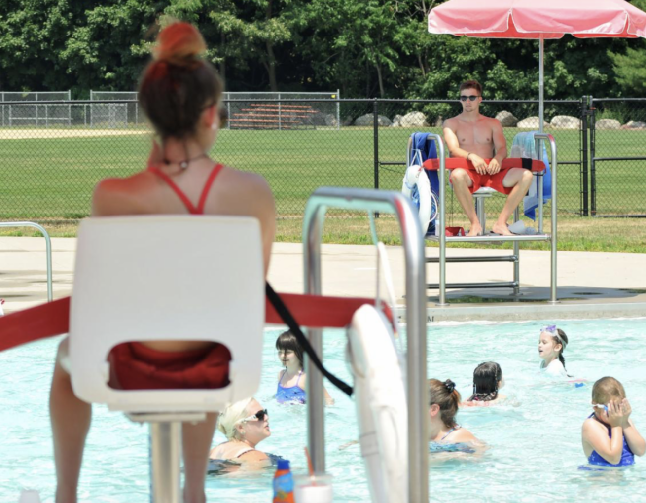 What are The Advantages & Disadvantages of Lifeguarding at Beaches?